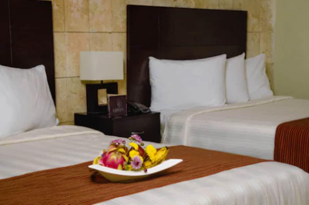 H177 Hotel Campeche Exterior photo